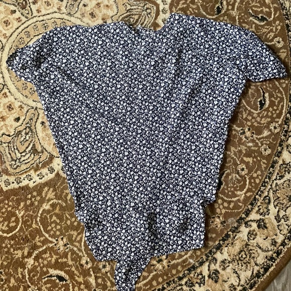 Vintage floral rayon button blouse with tie - Picture 5 of 6